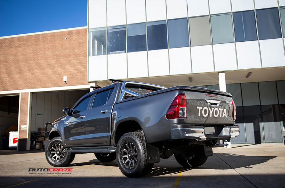 TOYOTA HILUX N80 4WD GD05 BRONZE DARK TINT WITH MATTE BLACK